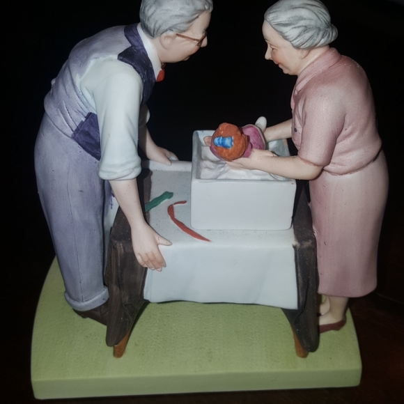 Norman Rockwell  authentic figurine statue collect - Picture 3 of 6